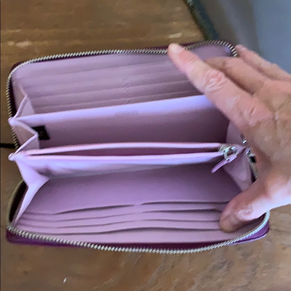 COPY - Coach Zippy Wallet - Picture 3 of 3